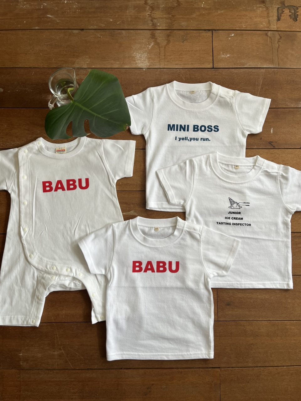 手刷りのTシャツやトートバッグ、ダンボール箱をアップサイクルした小箱など